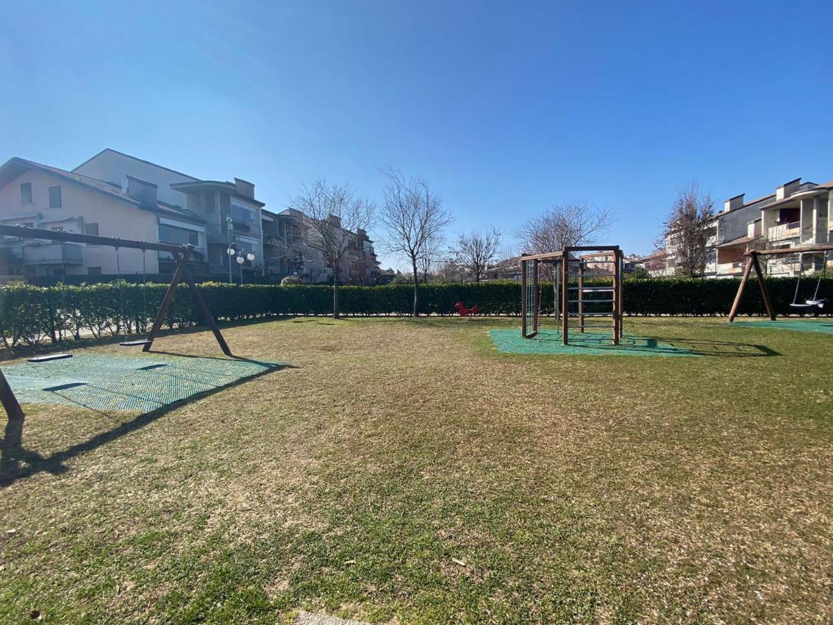Apartment With Garden And Grill - Green Residence Sirmione Desenzano del Garda Extérieur photo
