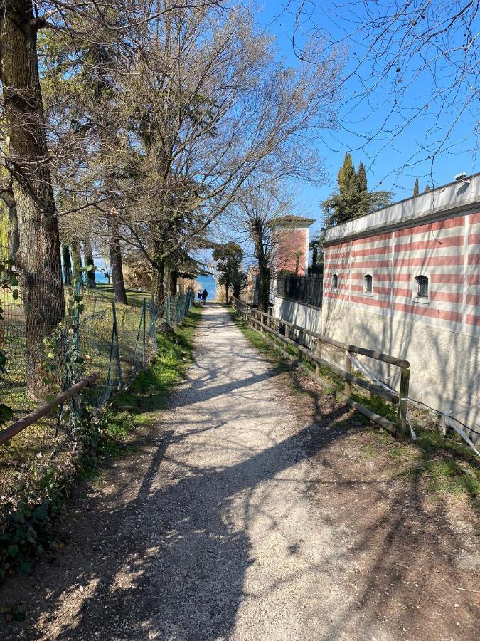 Apartment With Garden And Grill - Green Residence Sirmione Desenzano del Garda Extérieur photo